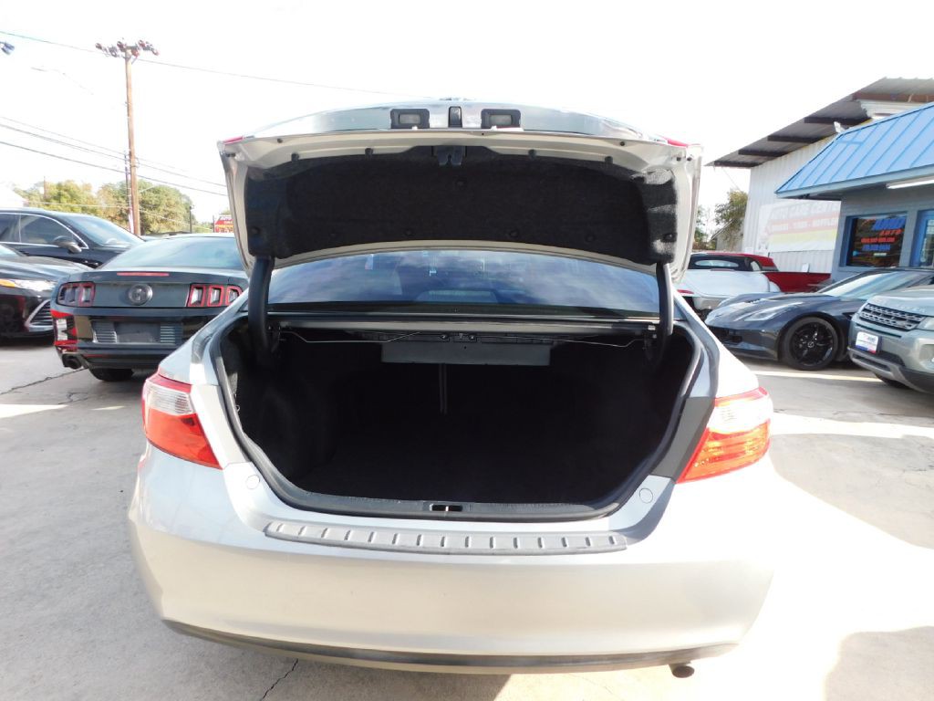 2016 Toyota Camry Image 15