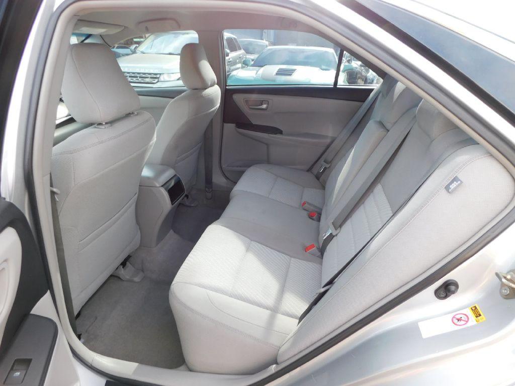 2016 Toyota Camry Image 20