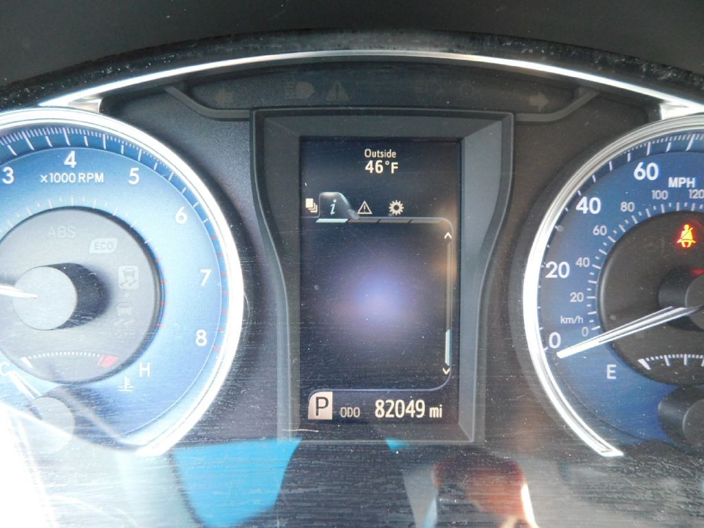 2016 Toyota Camry Image 21