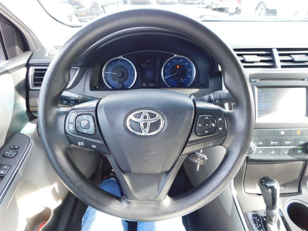 2016 Toyota Camry Image 22