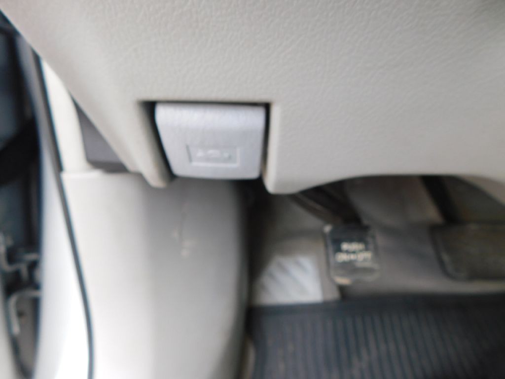 2016 Toyota Camry Image 24