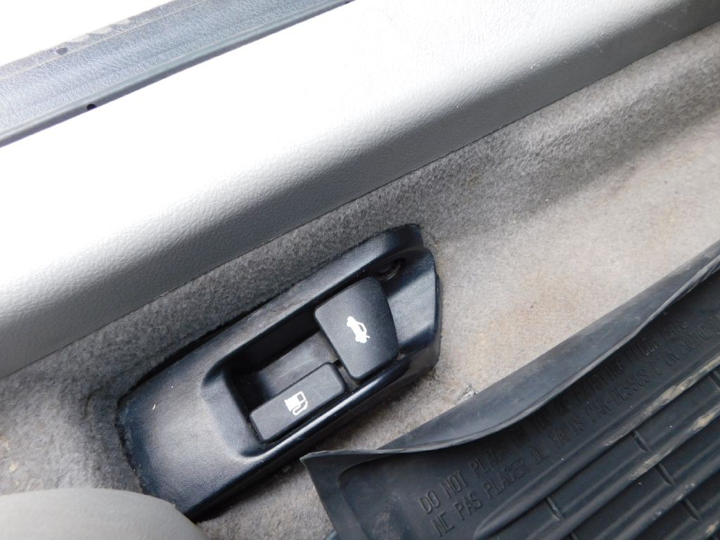 2016 Toyota Camry Image 28