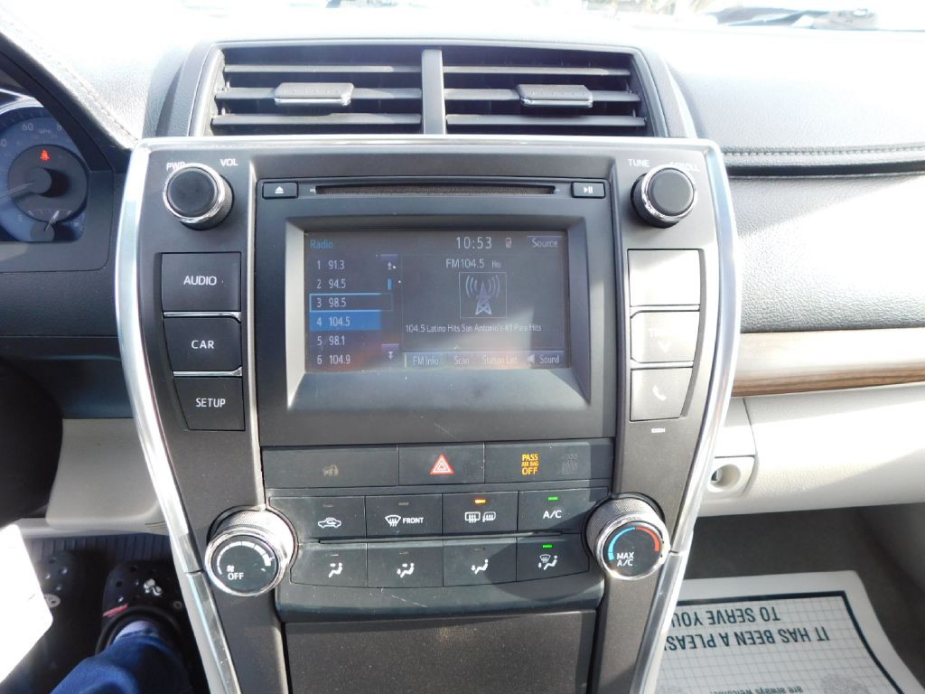 2016 Toyota Camry Image 29