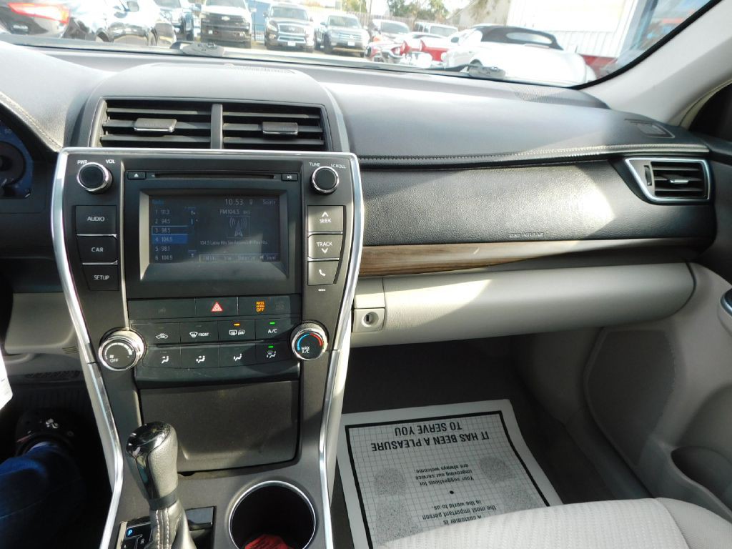 2016 Toyota Camry Image 31