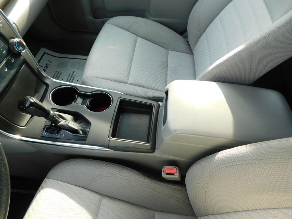 2016 Toyota Camry Image 33