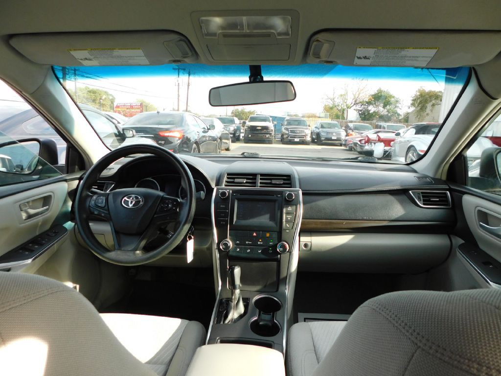 2016 Toyota Camry Image 37