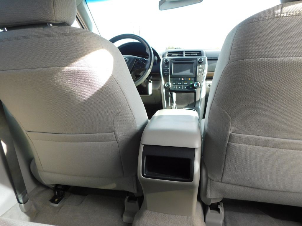2016 Toyota Camry Image 38
