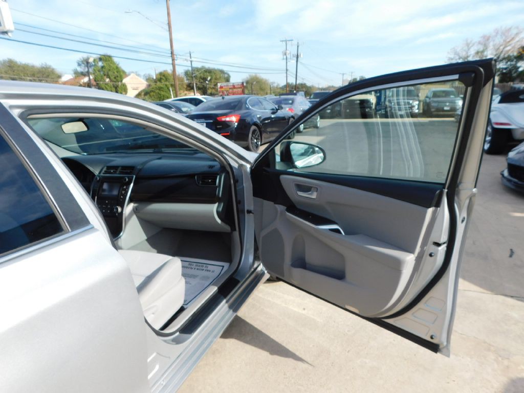 2016 Toyota Camry Image 42