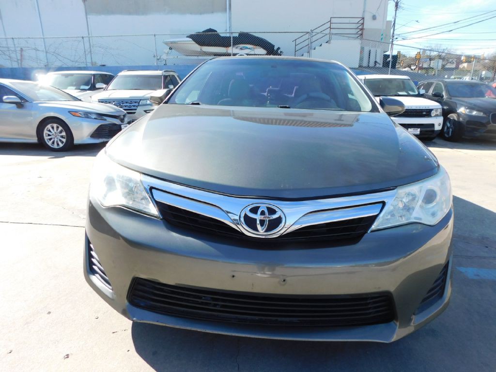 2012 Toyota Camry Image 2