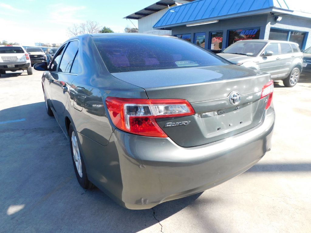 2012 Toyota Camry Image 5