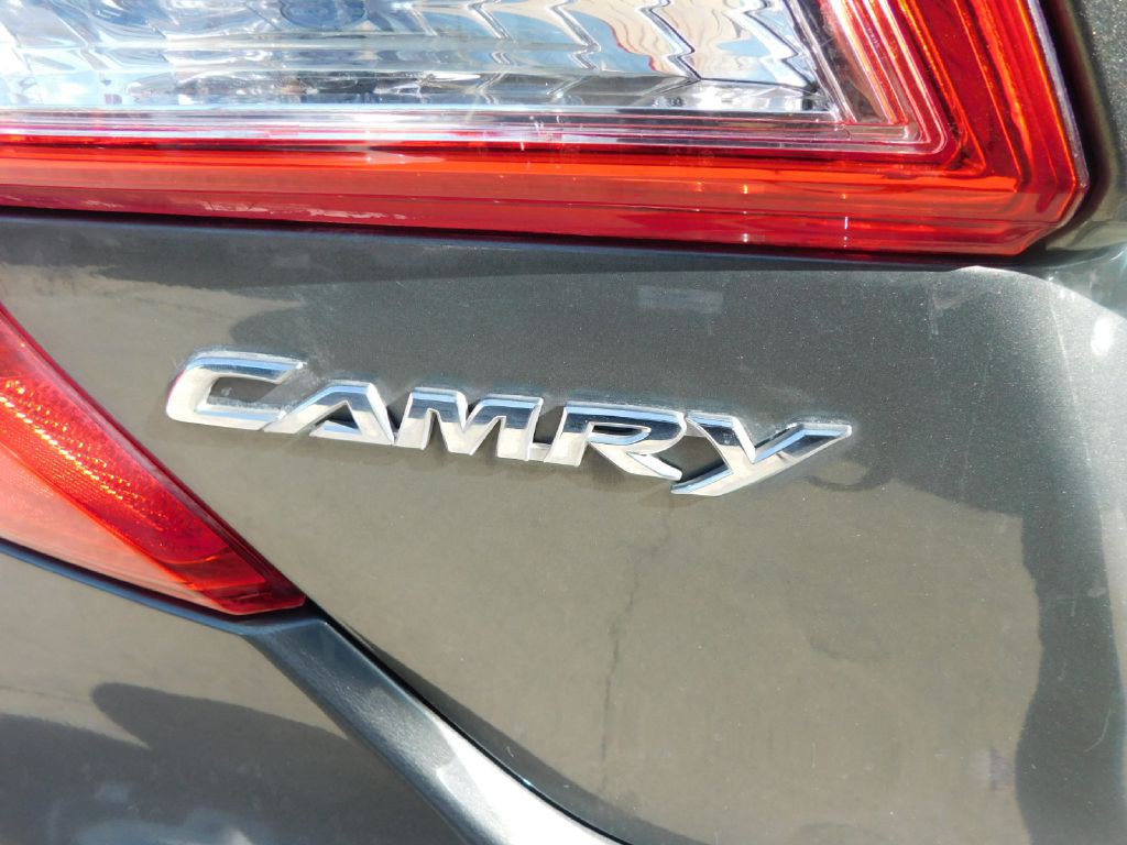 2012 Toyota Camry Image 11