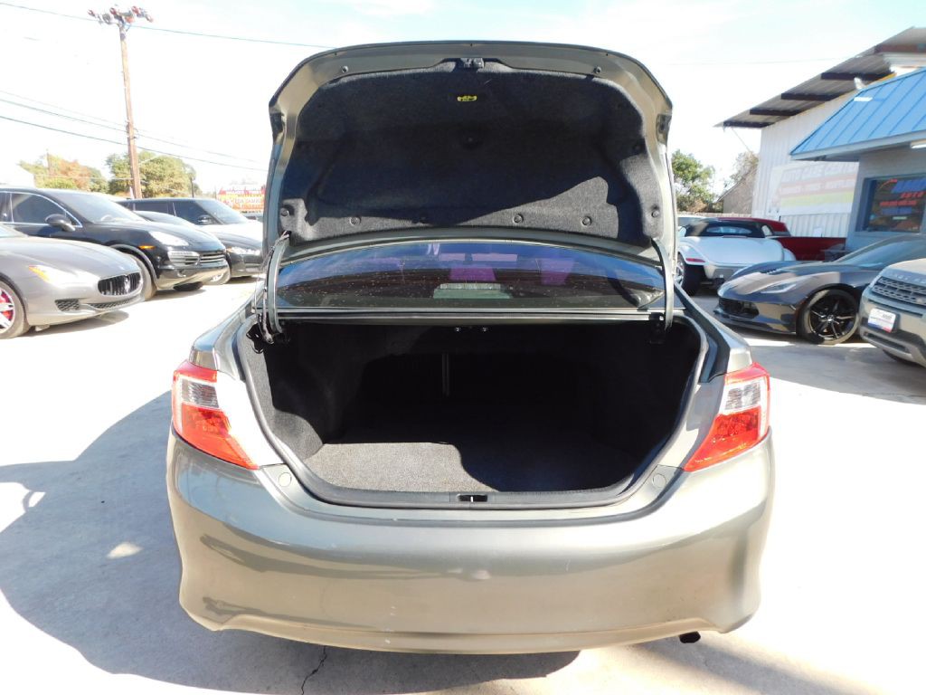 2012 Toyota Camry Image 15