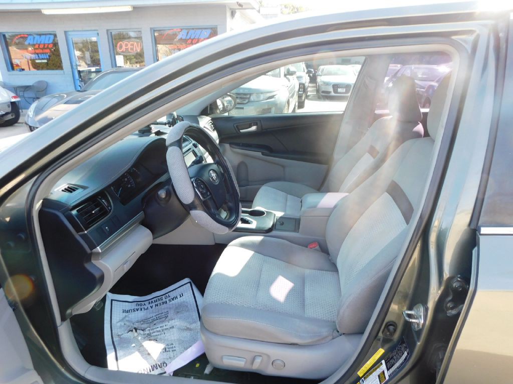 2012 Toyota Camry Image 18
