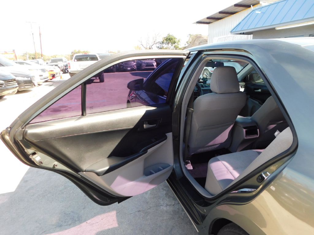 2012 Toyota Camry Image 19