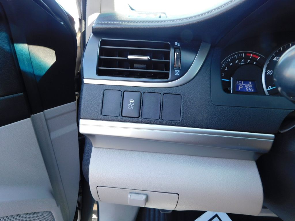 2012 Toyota Camry Image 23