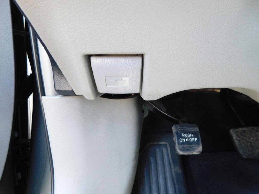 2012 Toyota Camry Image 24