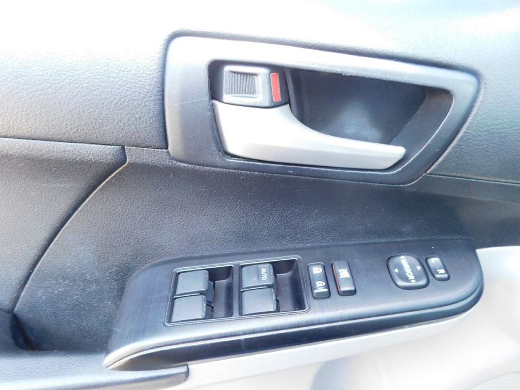 2012 Toyota Camry Image 25