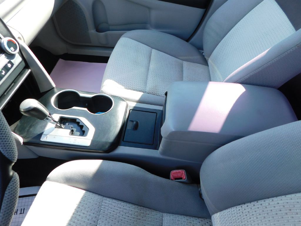 2012 Toyota Camry Image 32