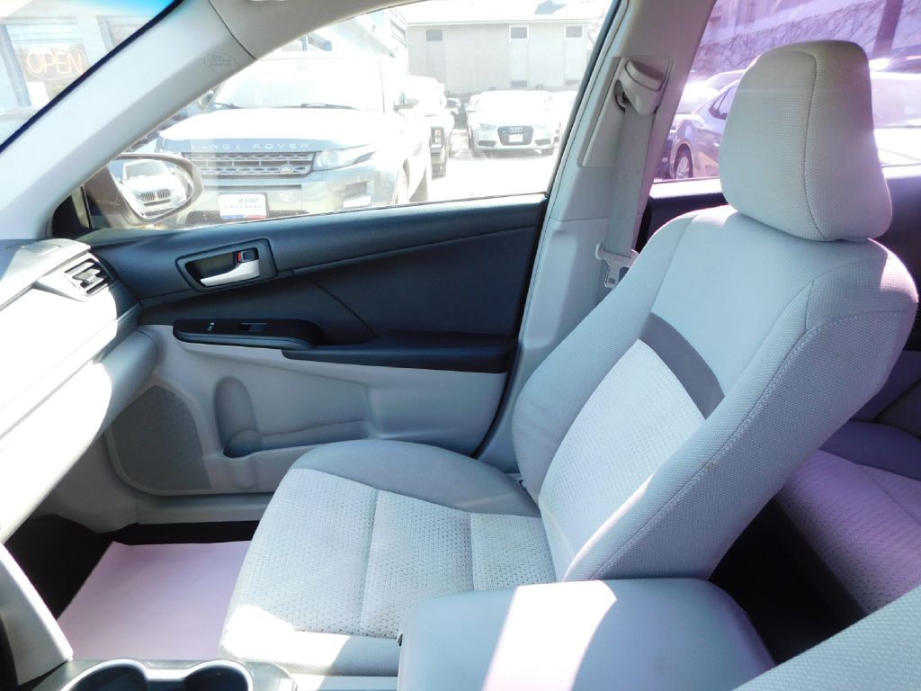 2012 Toyota Camry Image 33