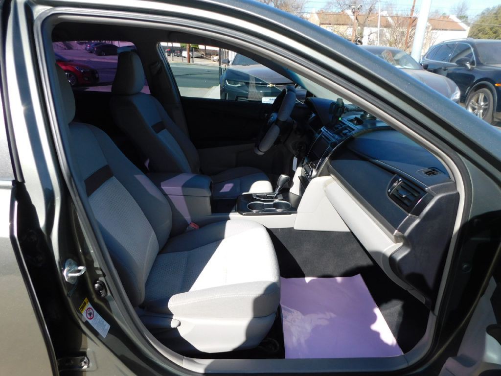 2012 Toyota Camry Image 40