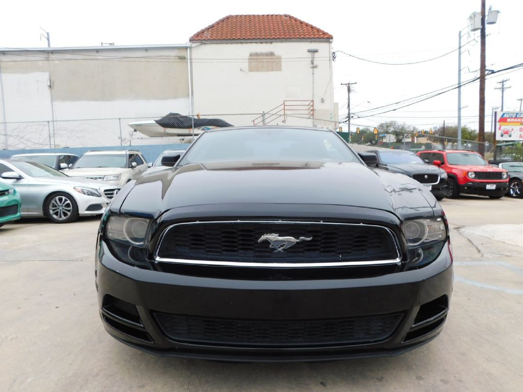 2013 Ford Mustang Image 2