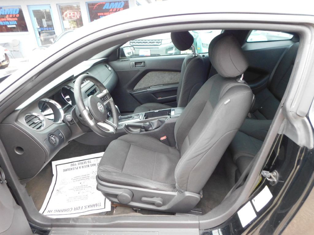 2013 Ford Mustang Image 18