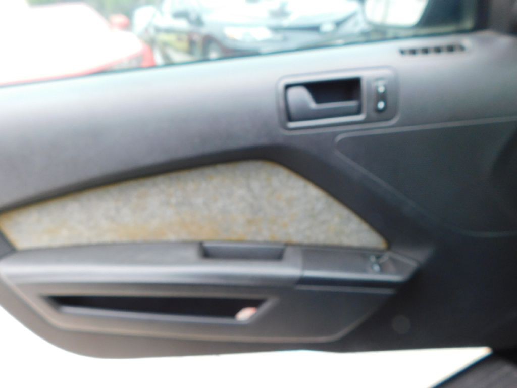 2013 Ford Mustang Image 25