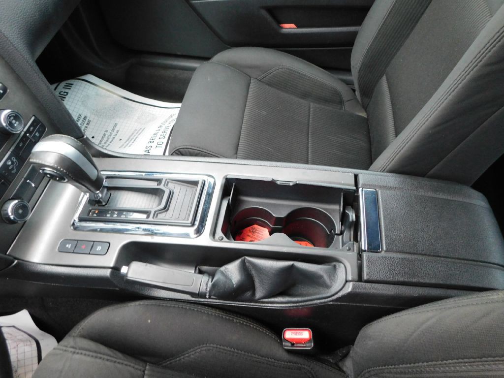 2013 Ford Mustang Image 28