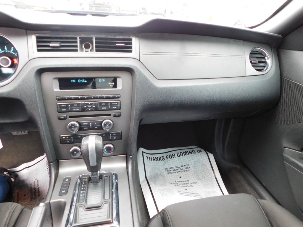 2013 Ford Mustang Image 30