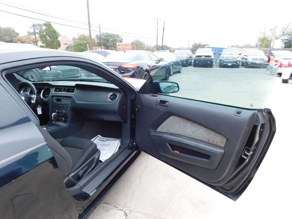 2013 Ford Mustang Image 37