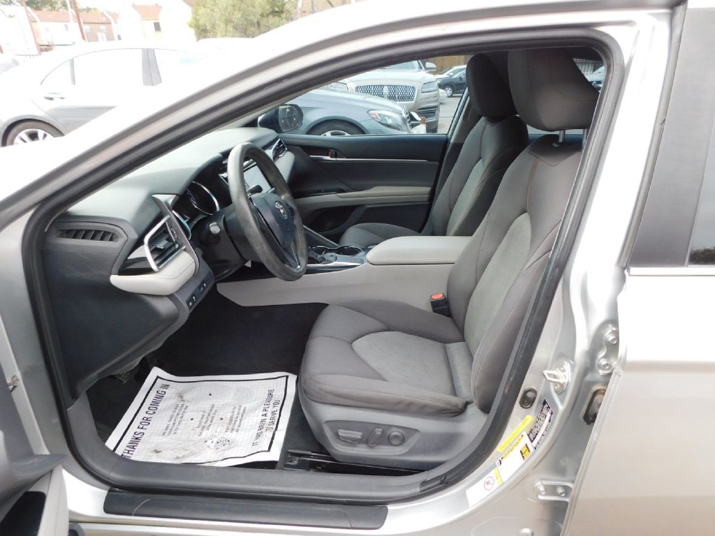 2018 Toyota Camry Image 17
