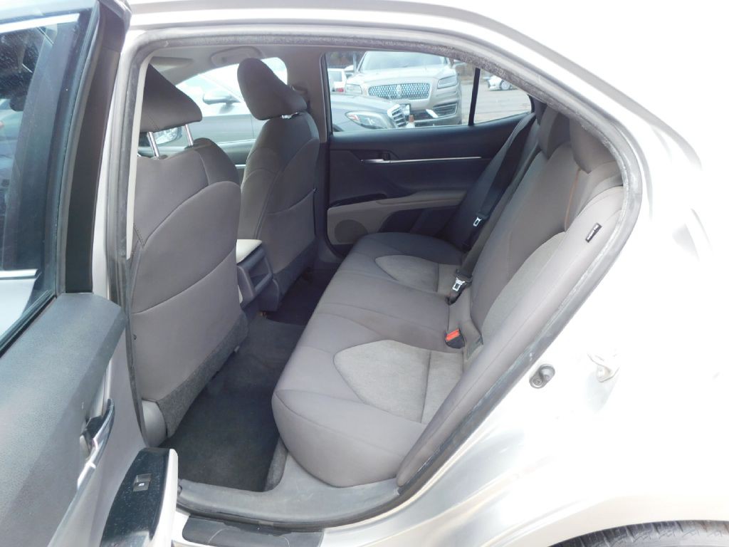2018 Toyota Camry Image 19