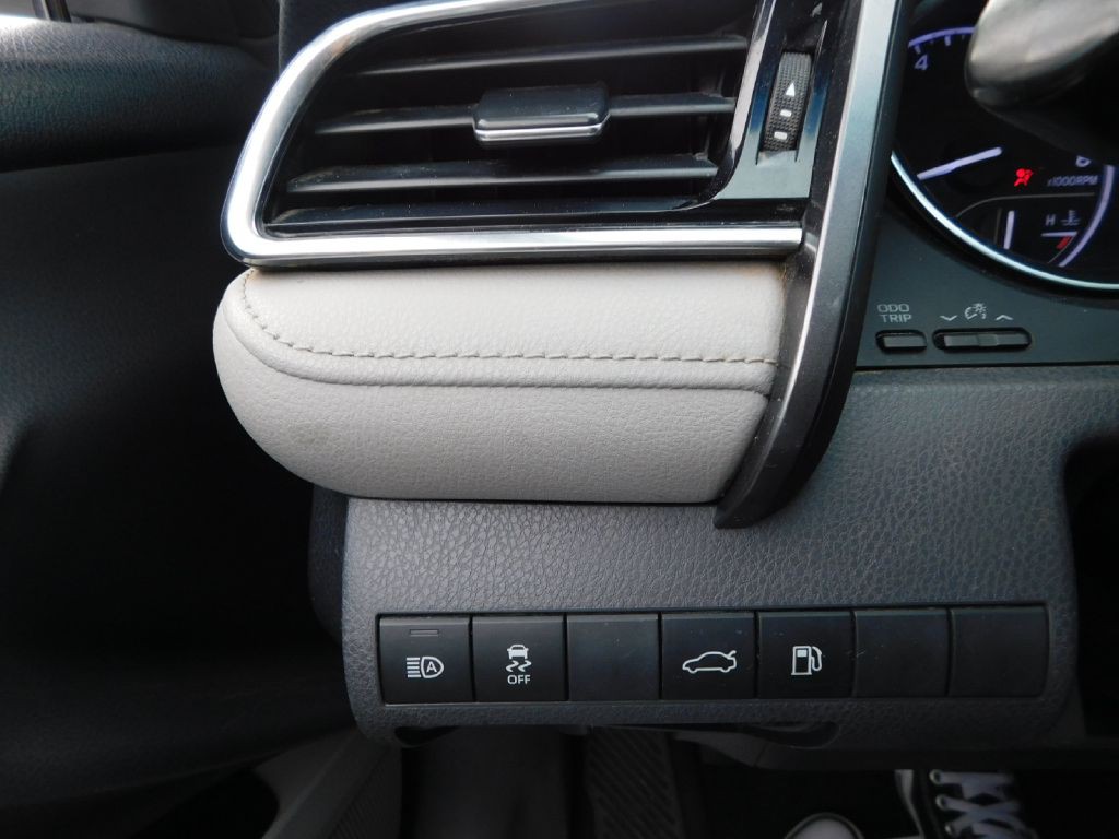 2018 Toyota Camry Image 22