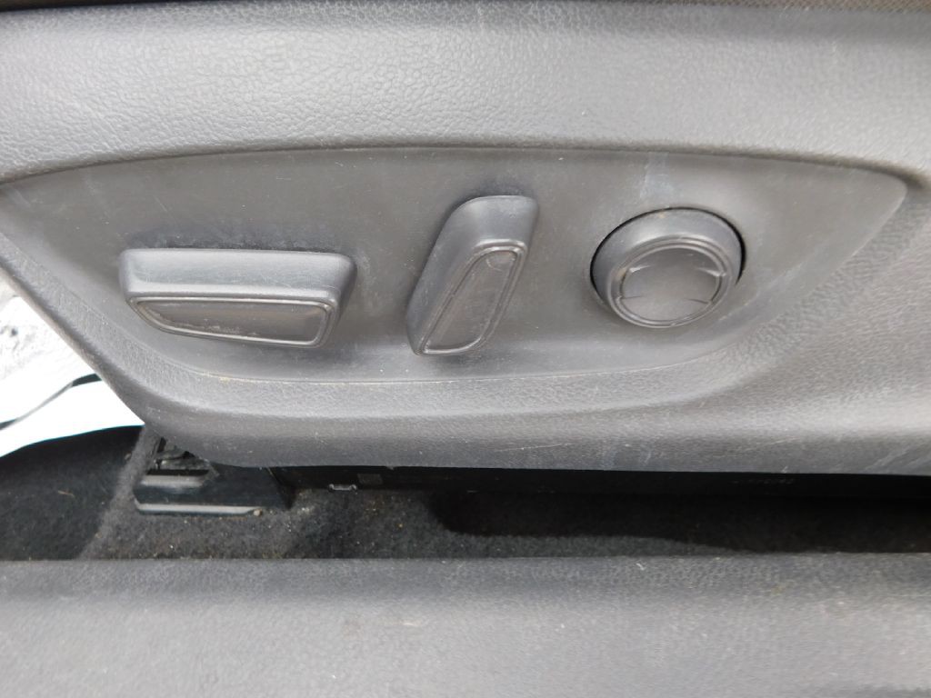 2018 Toyota Camry Image 25