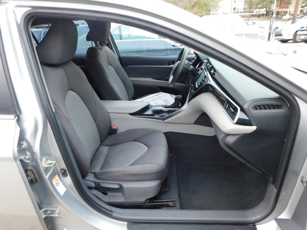 2018 Toyota Camry Image 38