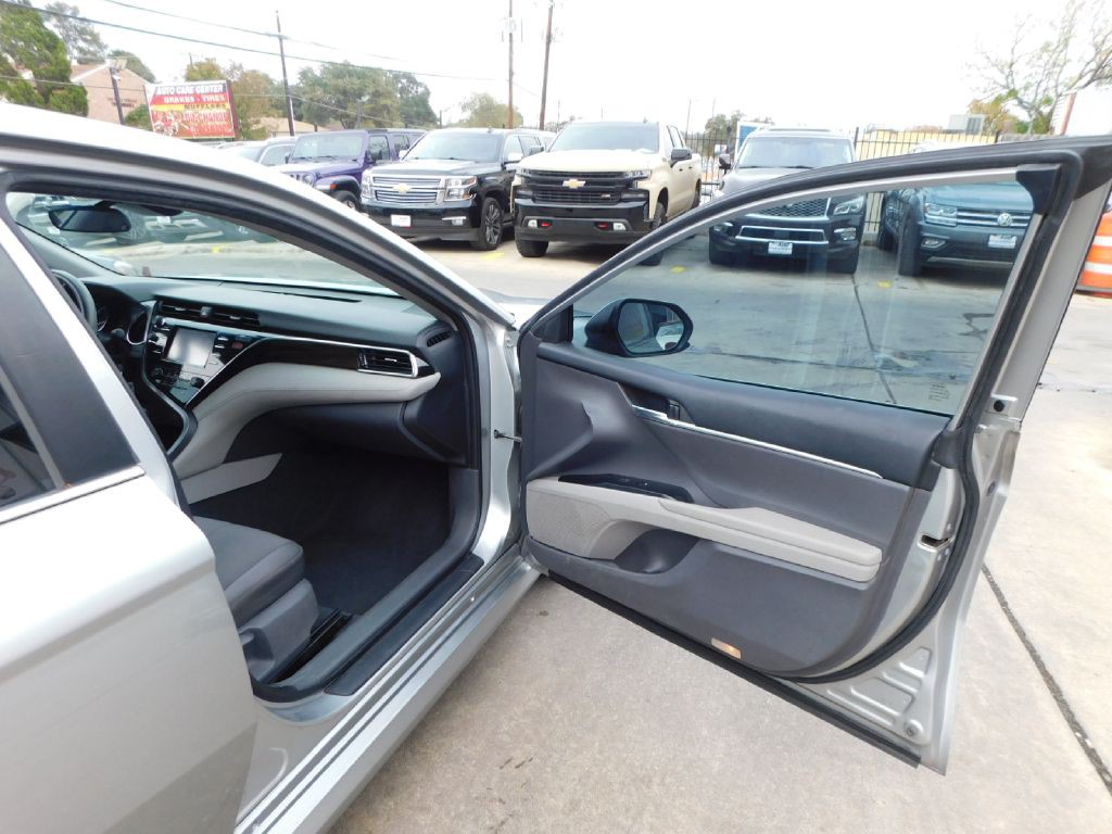 2018 Toyota Camry Image 39