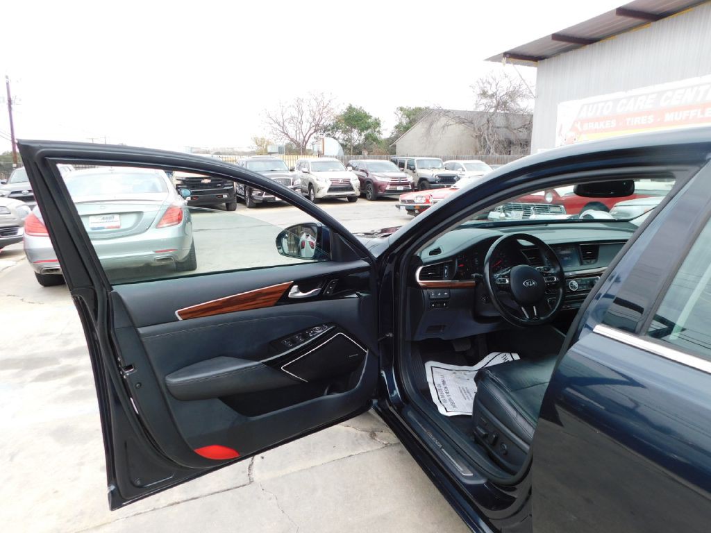 2017 Kia Cadenza Image 20