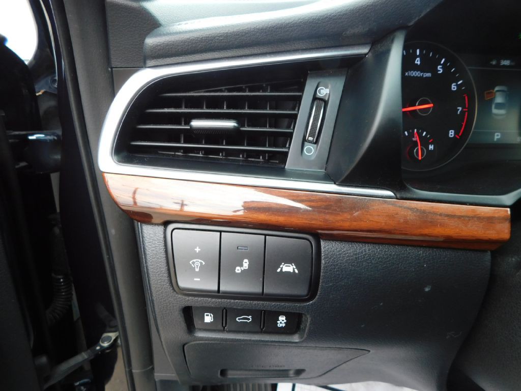 2017 Kia Cadenza Image 26