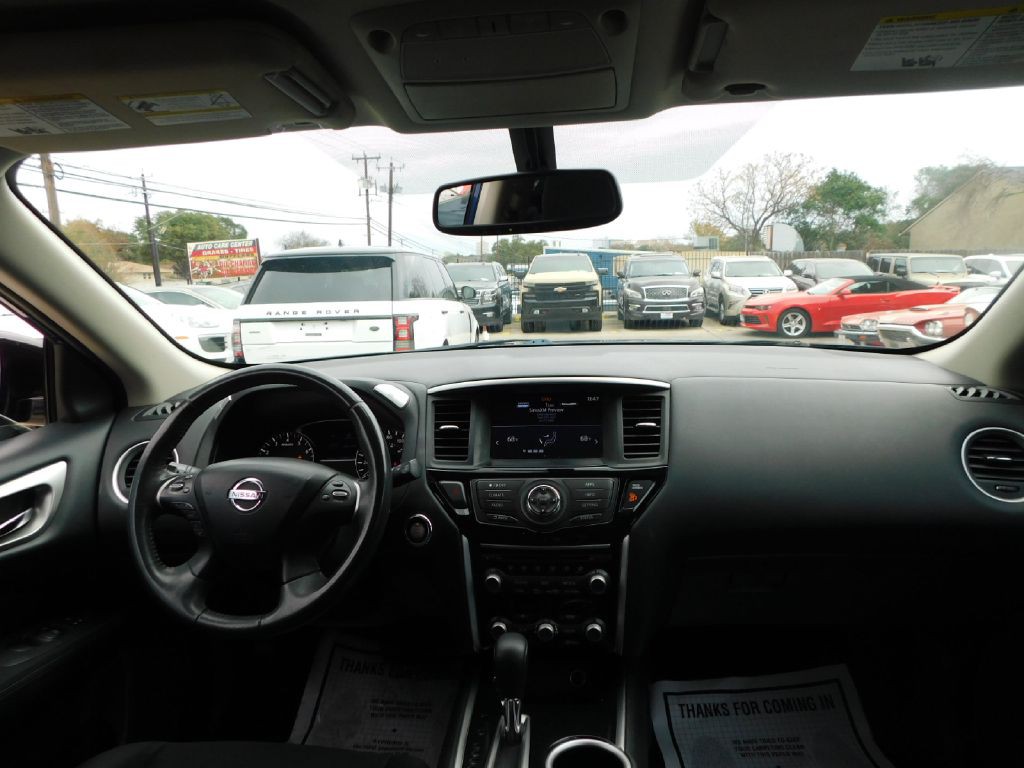 2017 Nissan Pathfinder Image 16