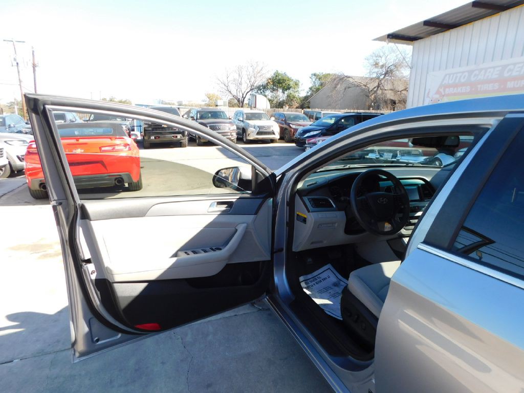 2015 Hyundai Sonata Image 17