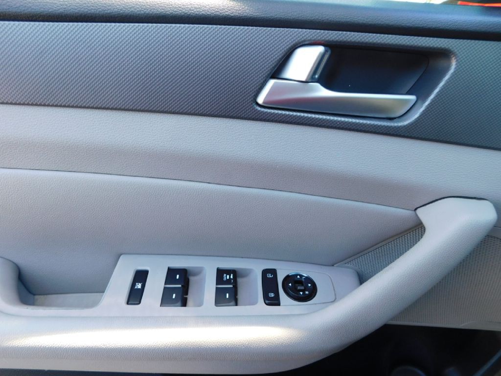 2015 Hyundai Sonata Image 25