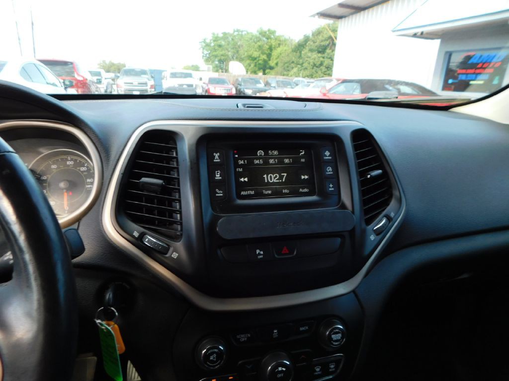 2017 Jeep Cherokee Image 14