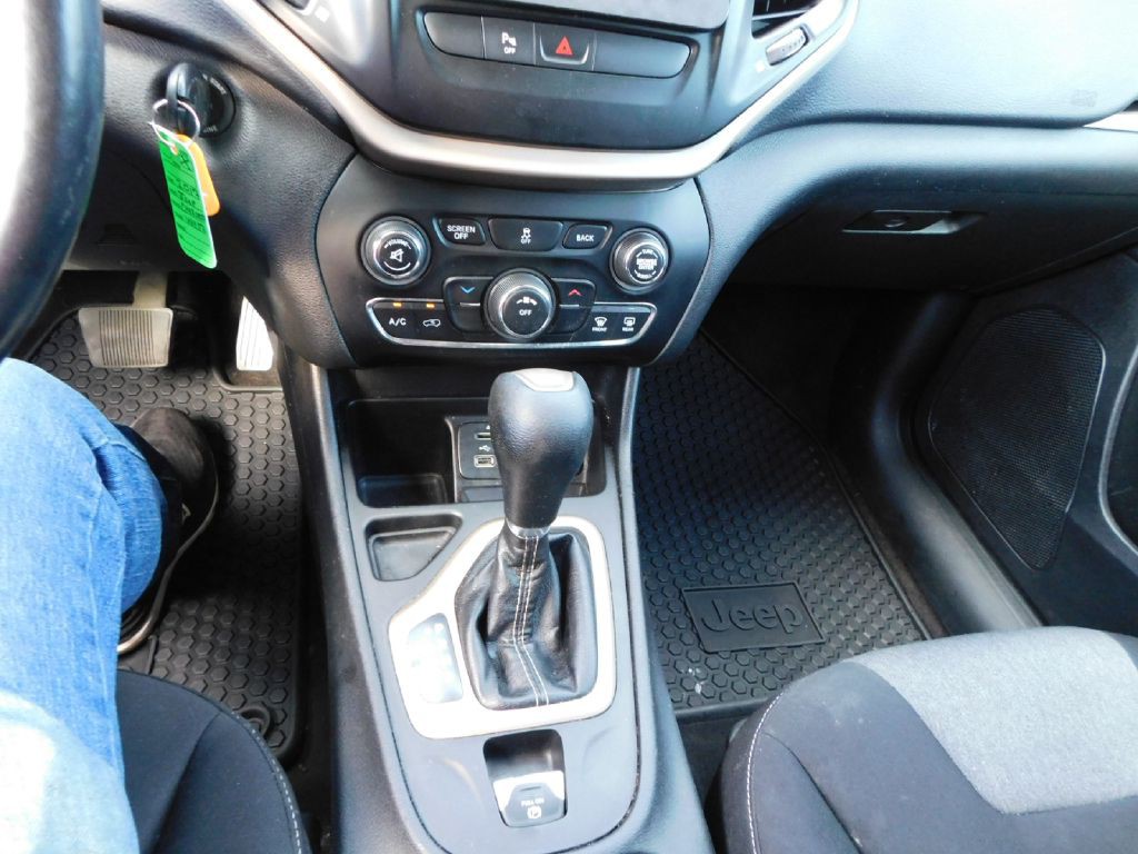 2017 Jeep Cherokee Image 15