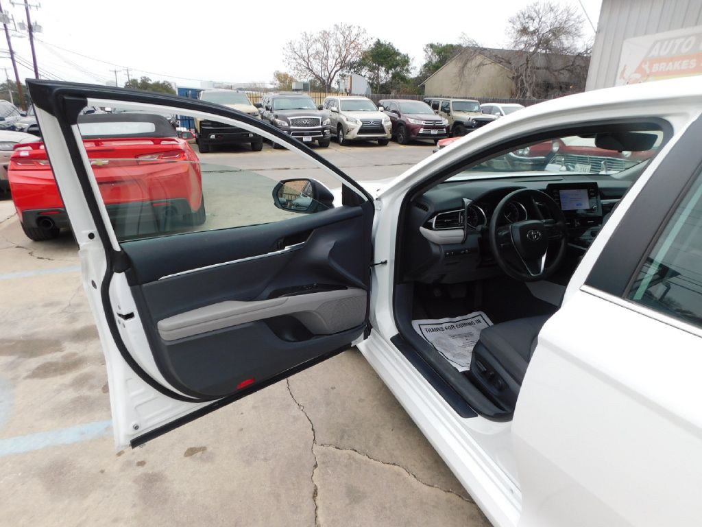 2023 Toyota Camry Image 16