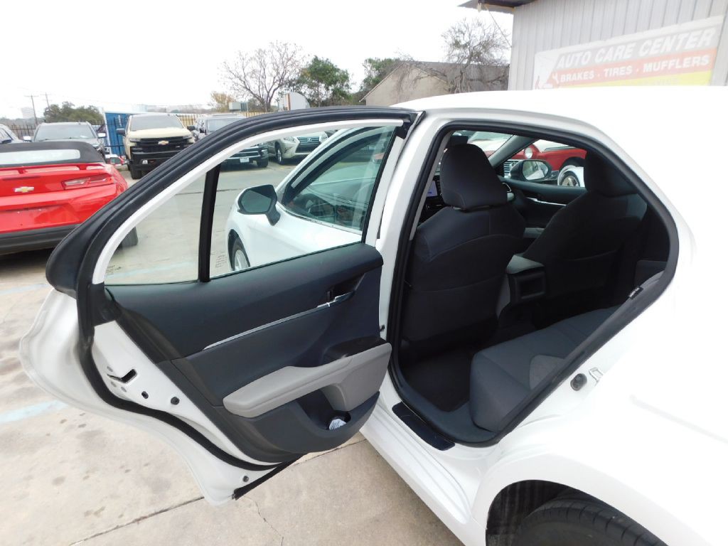 2023 Toyota Camry Image 18