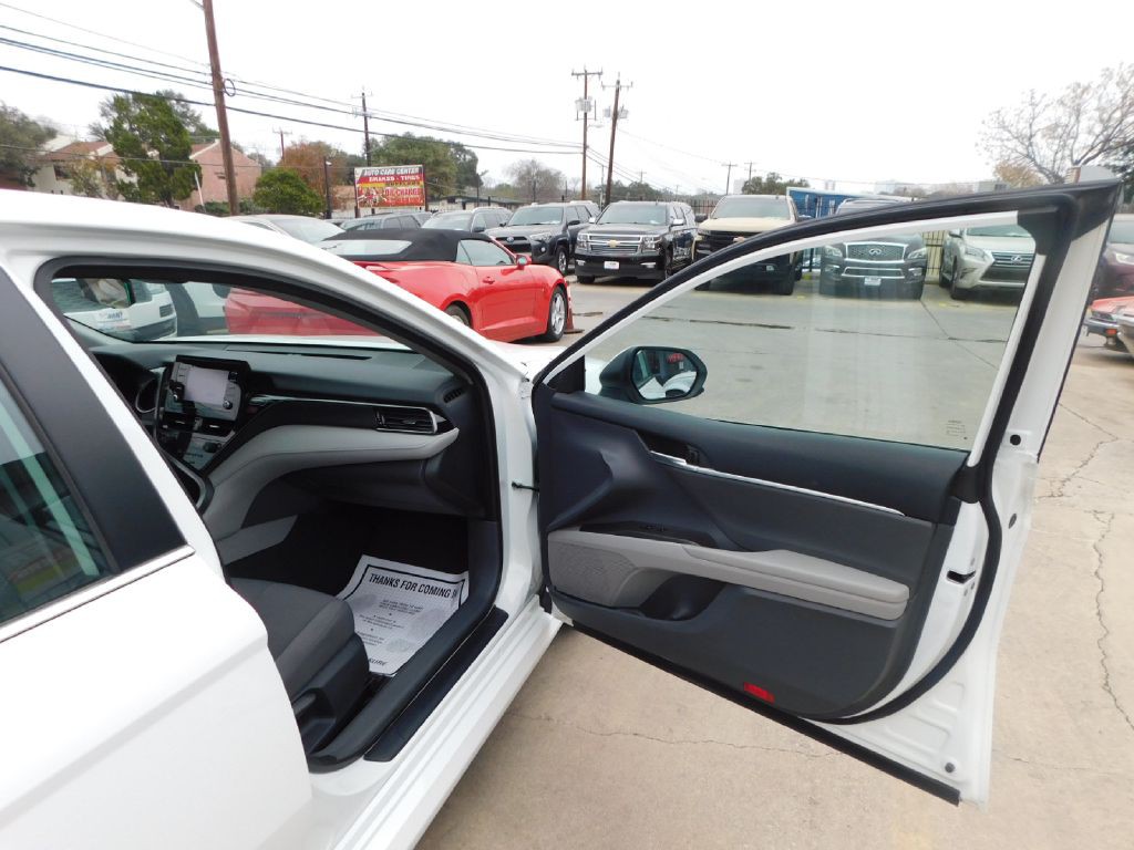 2023 Toyota Camry Image 40