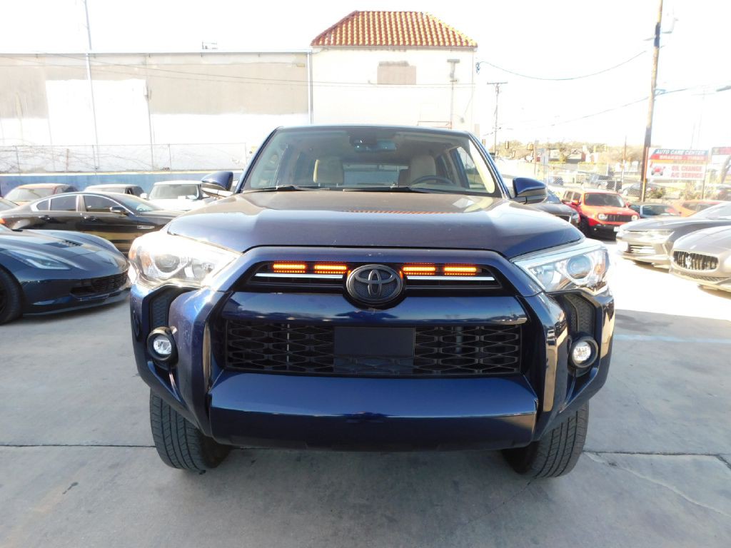 2022 Toyota 4Runner Image 2