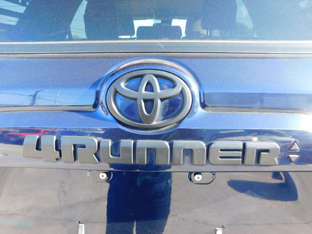 2022 Toyota 4Runner Image 11