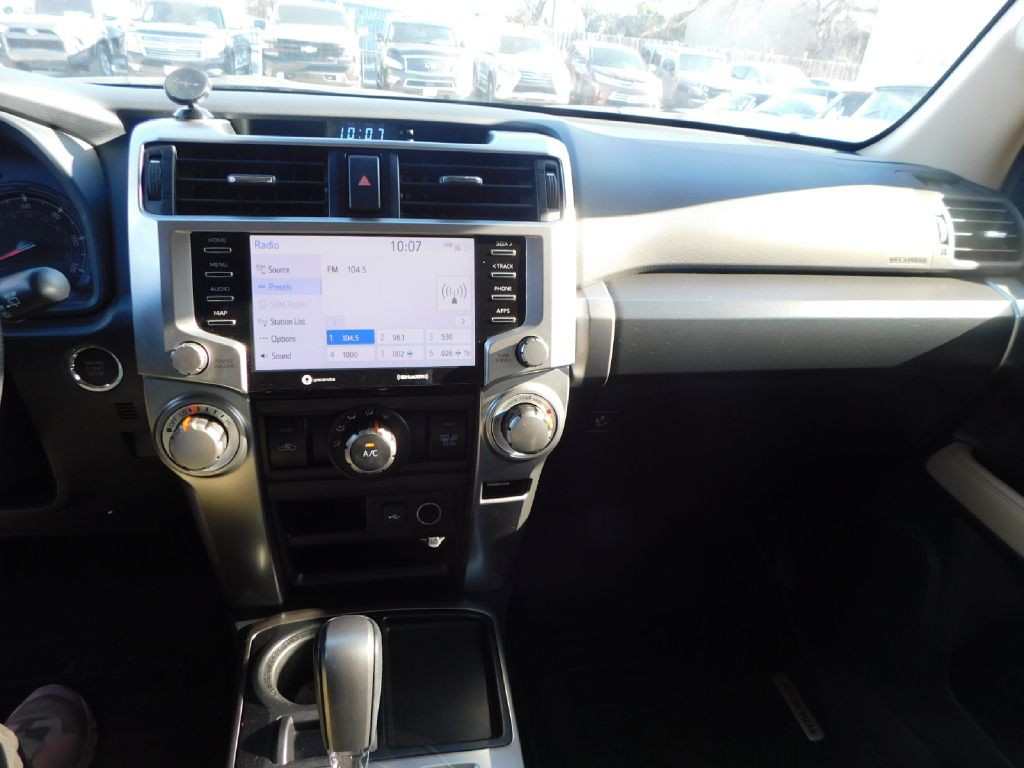 2022 Toyota 4Runner Image 32