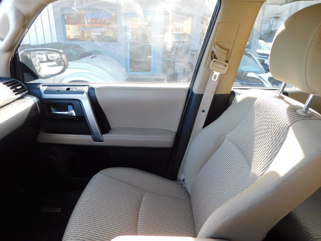 2022 Toyota 4Runner Image 35